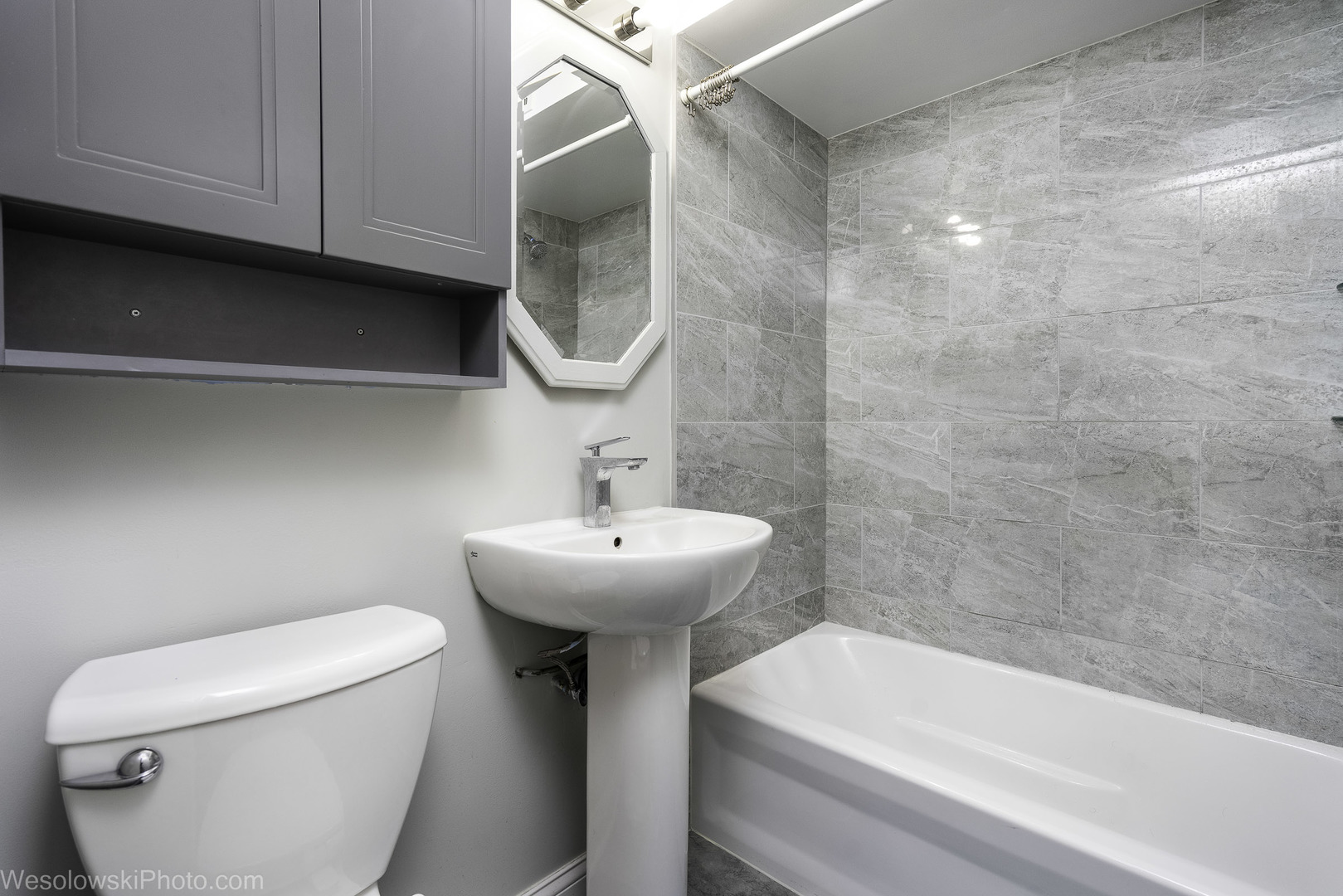 2209 DOUGLAS Avenue, Des Plaines, IL 60018