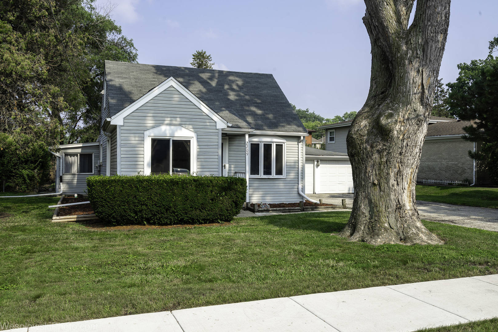 2209 DOUGLAS Avenue, Des Plaines, IL 60018