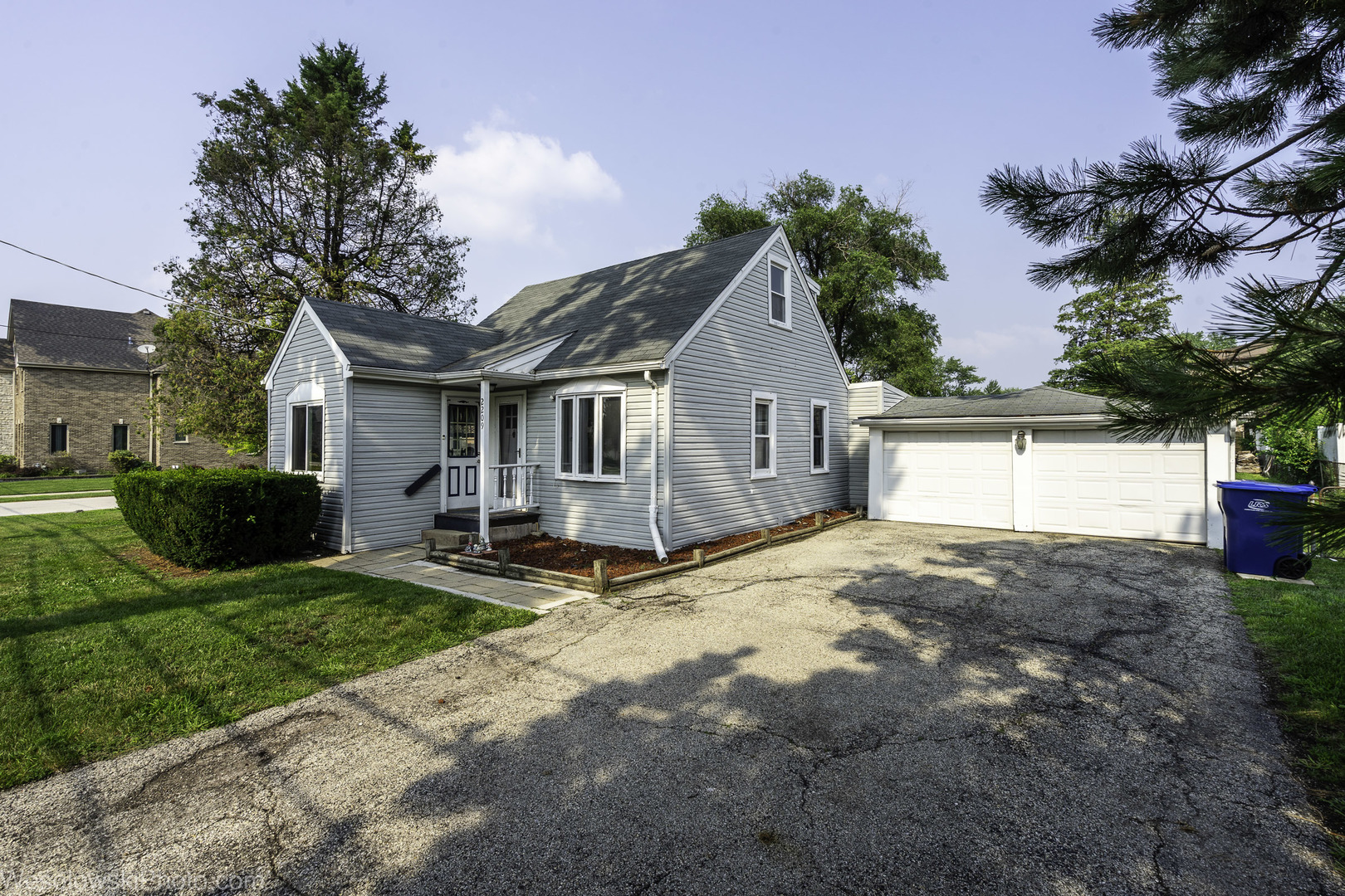 2209 DOUGLAS Avenue, Des Plaines, IL 60018