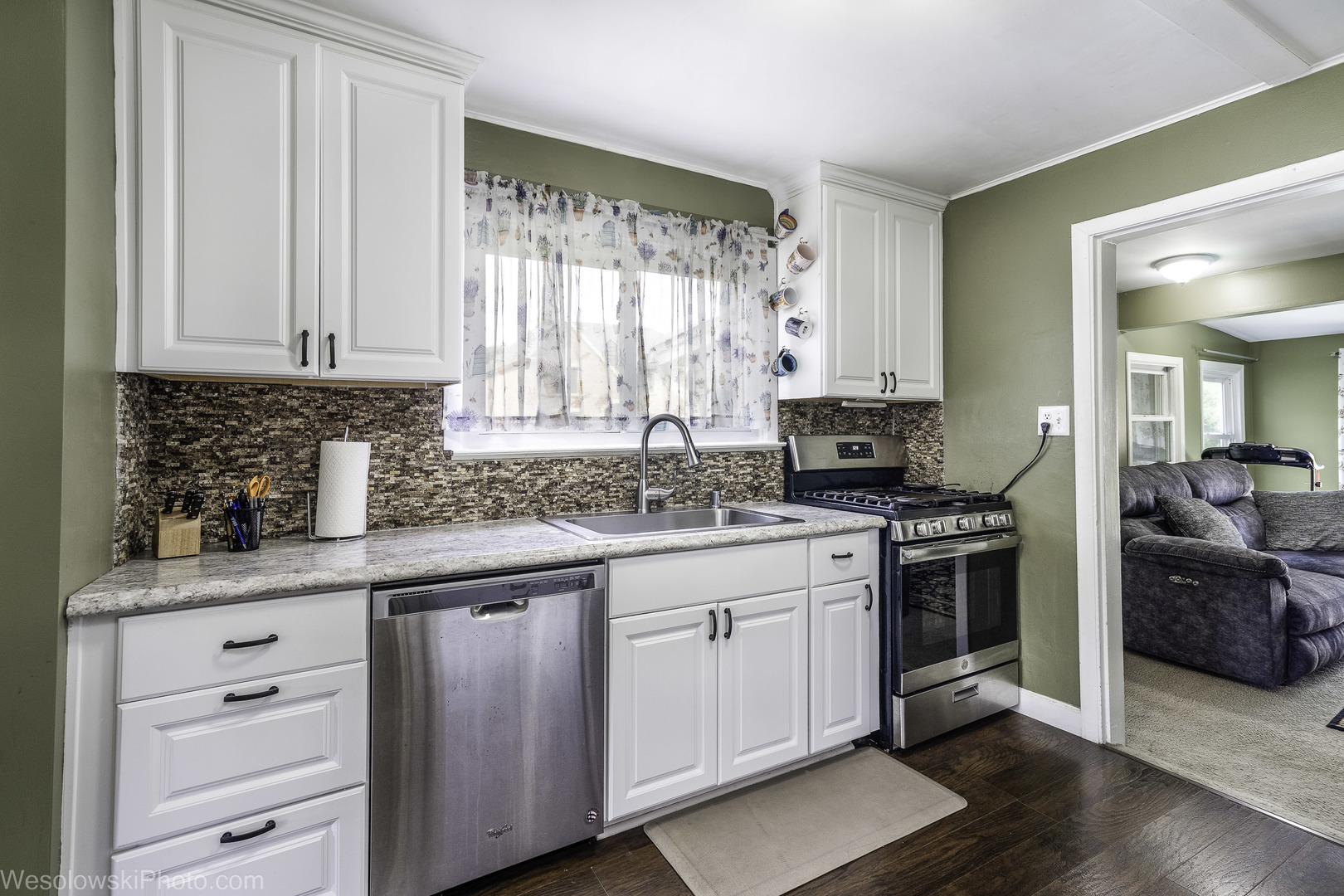 2209 DOUGLAS Avenue, Des Plaines, IL 60018