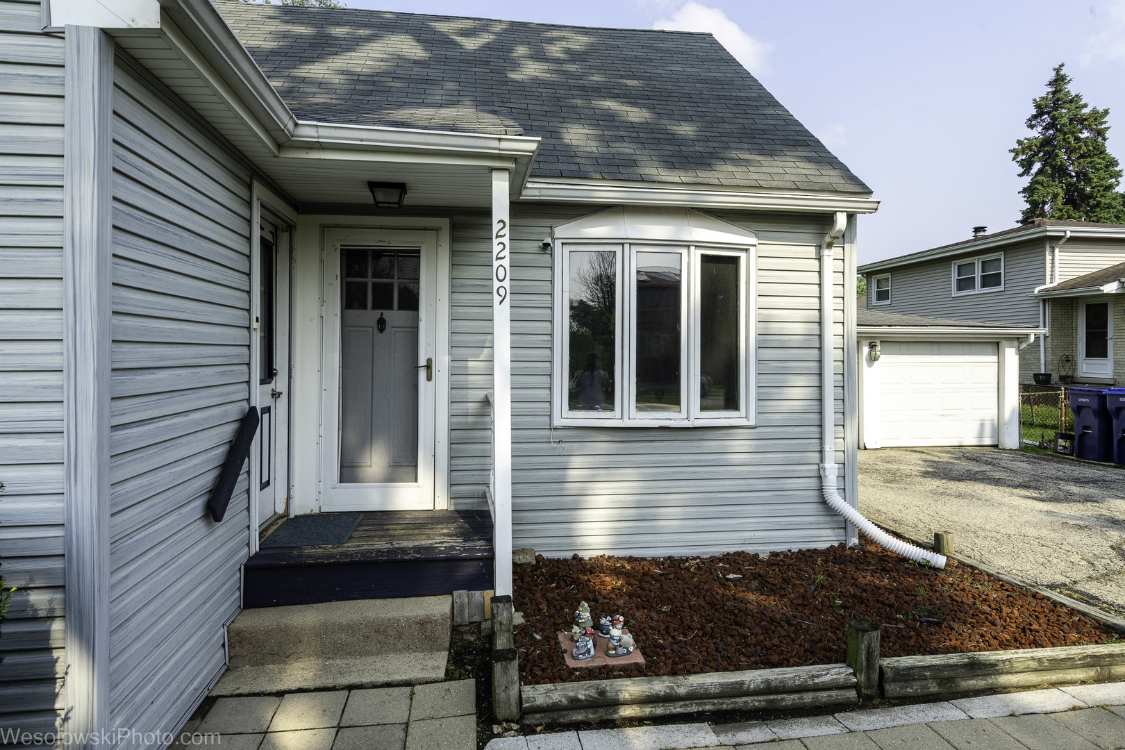 2209 DOUGLAS Avenue, Des Plaines, IL 60018