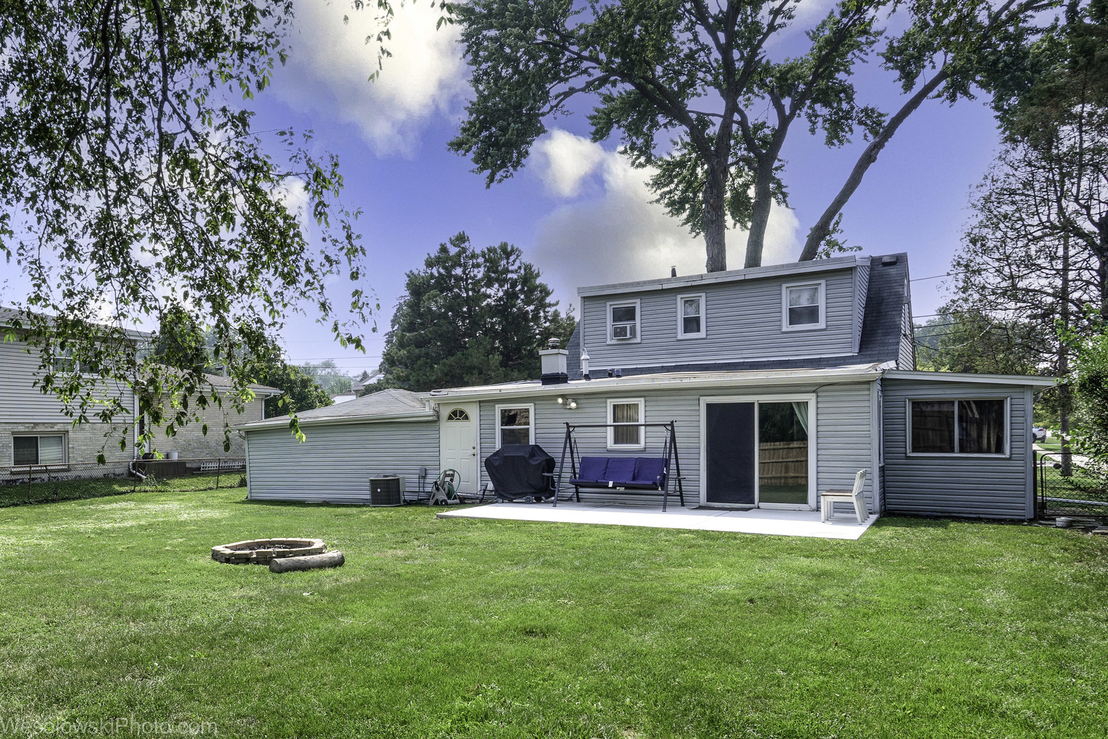 2209 DOUGLAS Avenue, Des Plaines, IL 60018