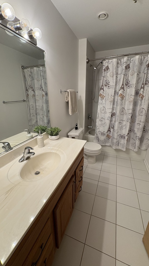 1645 W OGDEN Avenue #440, Chicago, IL 60612