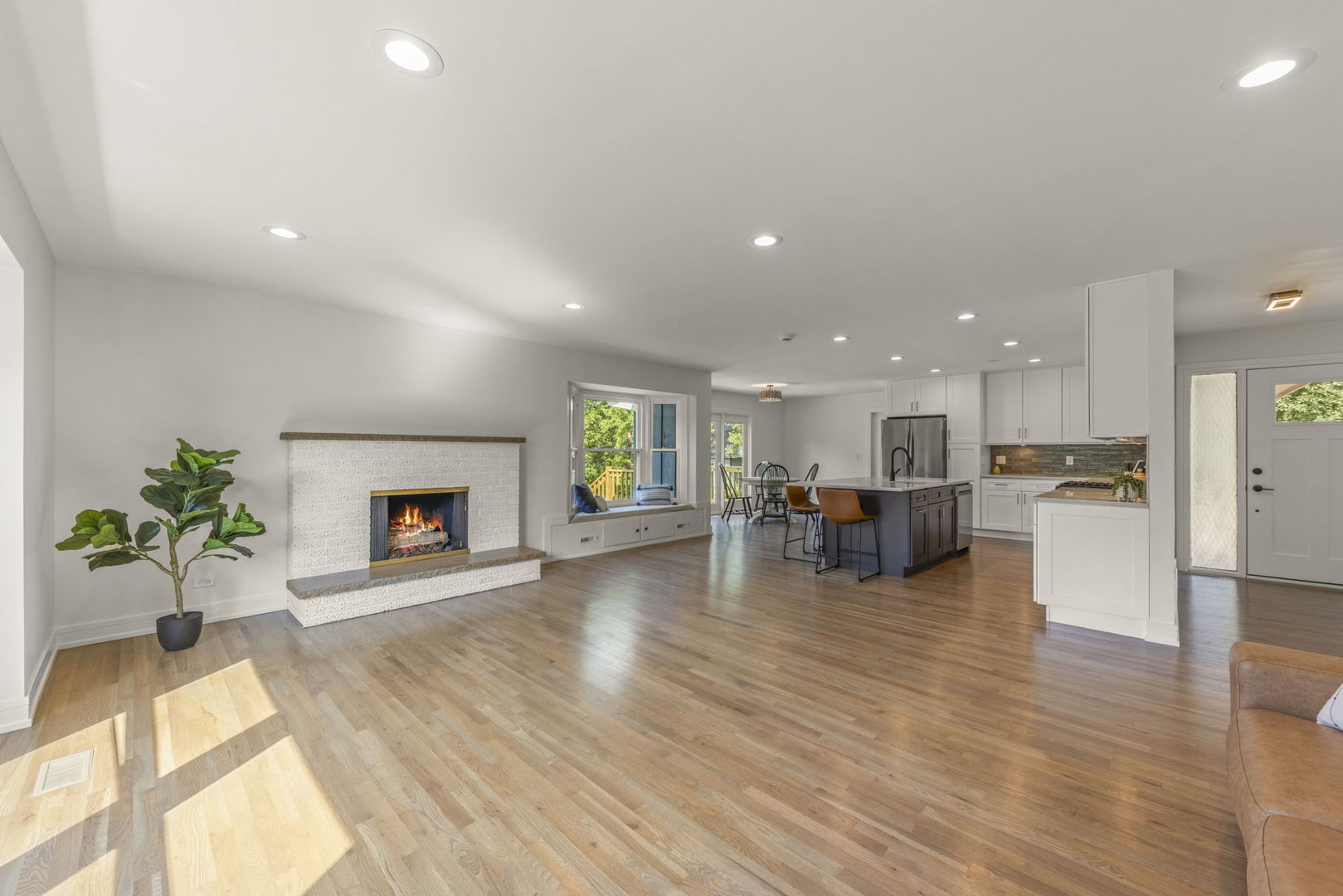 23W570 PINE Drive, Carol Stream, IL 60188