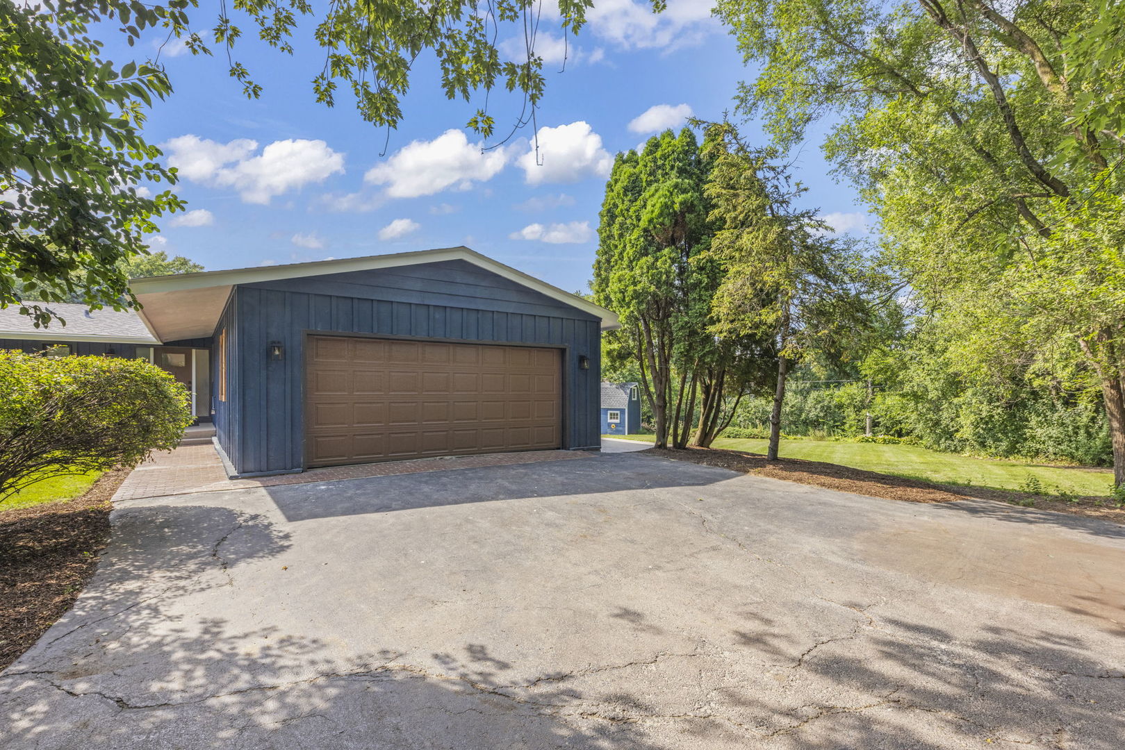23W570 PINE Drive, Carol Stream, IL 60188