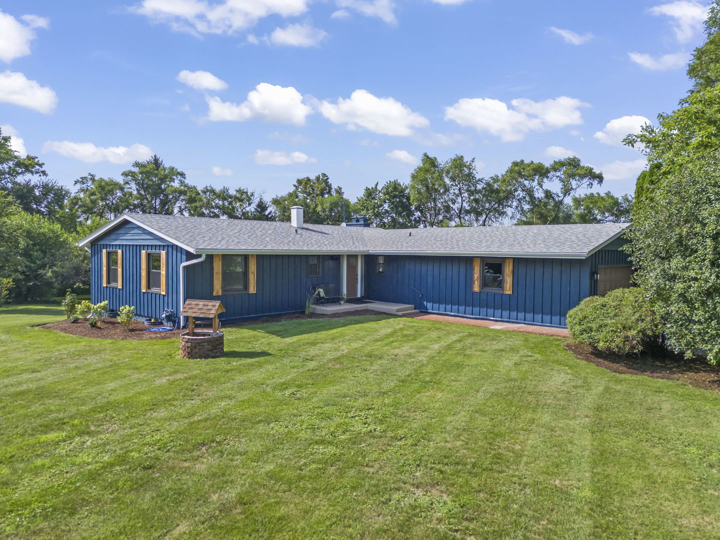 23W570 PINE Drive, Carol Stream, IL 60188