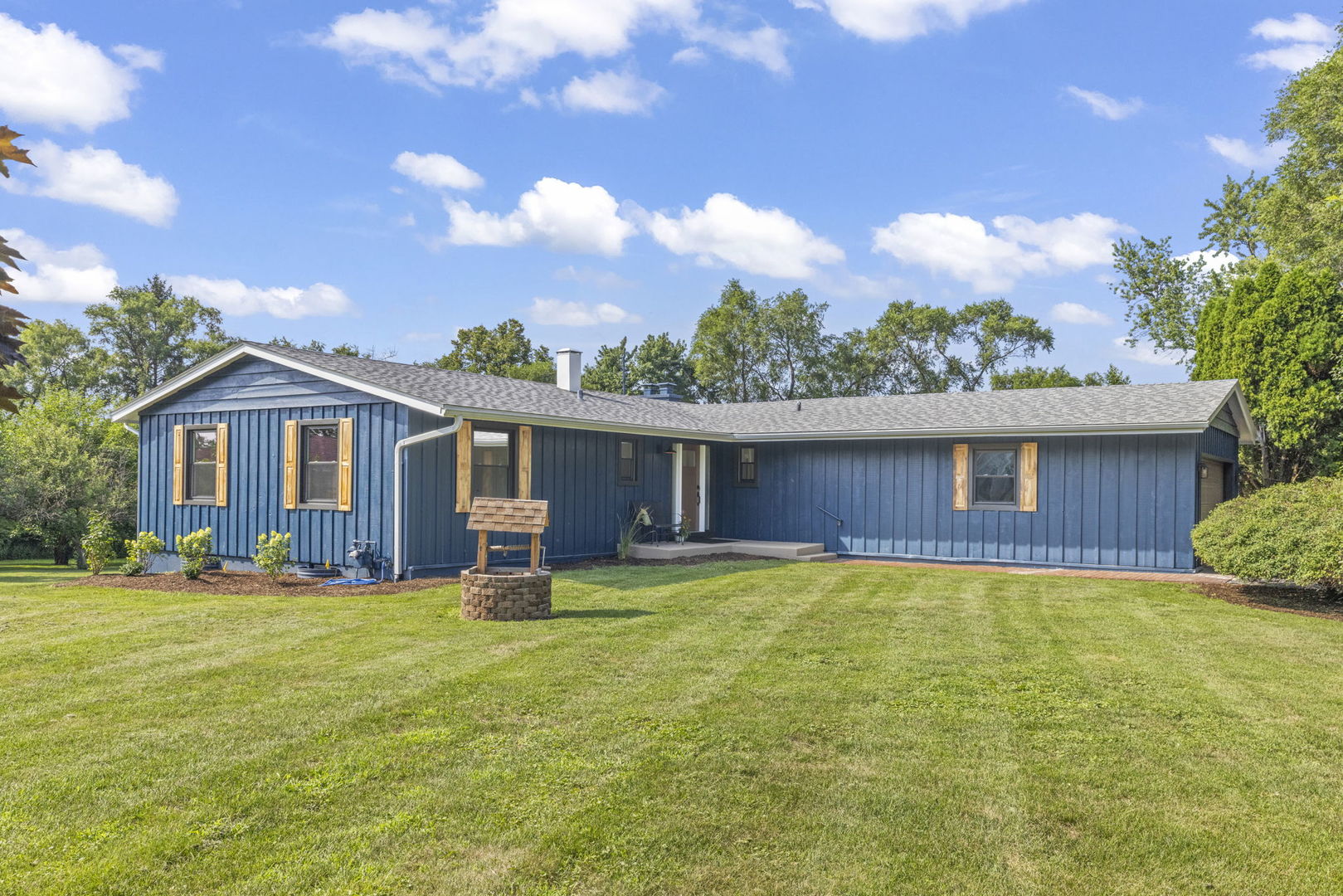 23W570 PINE Drive, Carol Stream, IL 60188