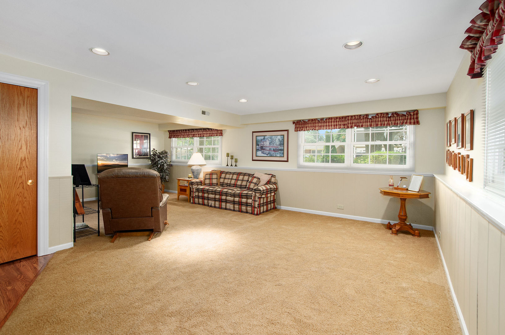 710 W Burning Tree Lane, Arlington Heights, IL 60004