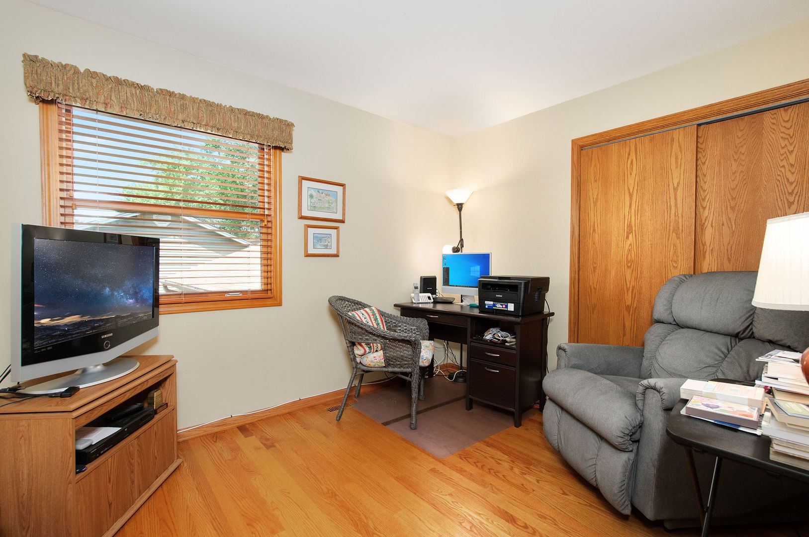 710 W Burning Tree Lane, Arlington Heights, IL 60004