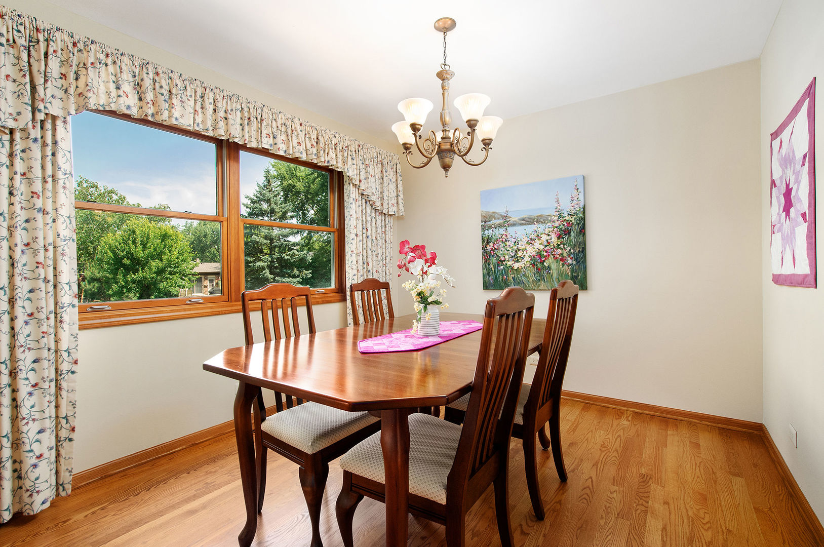 710 W Burning Tree Lane, Arlington Heights, IL 60004