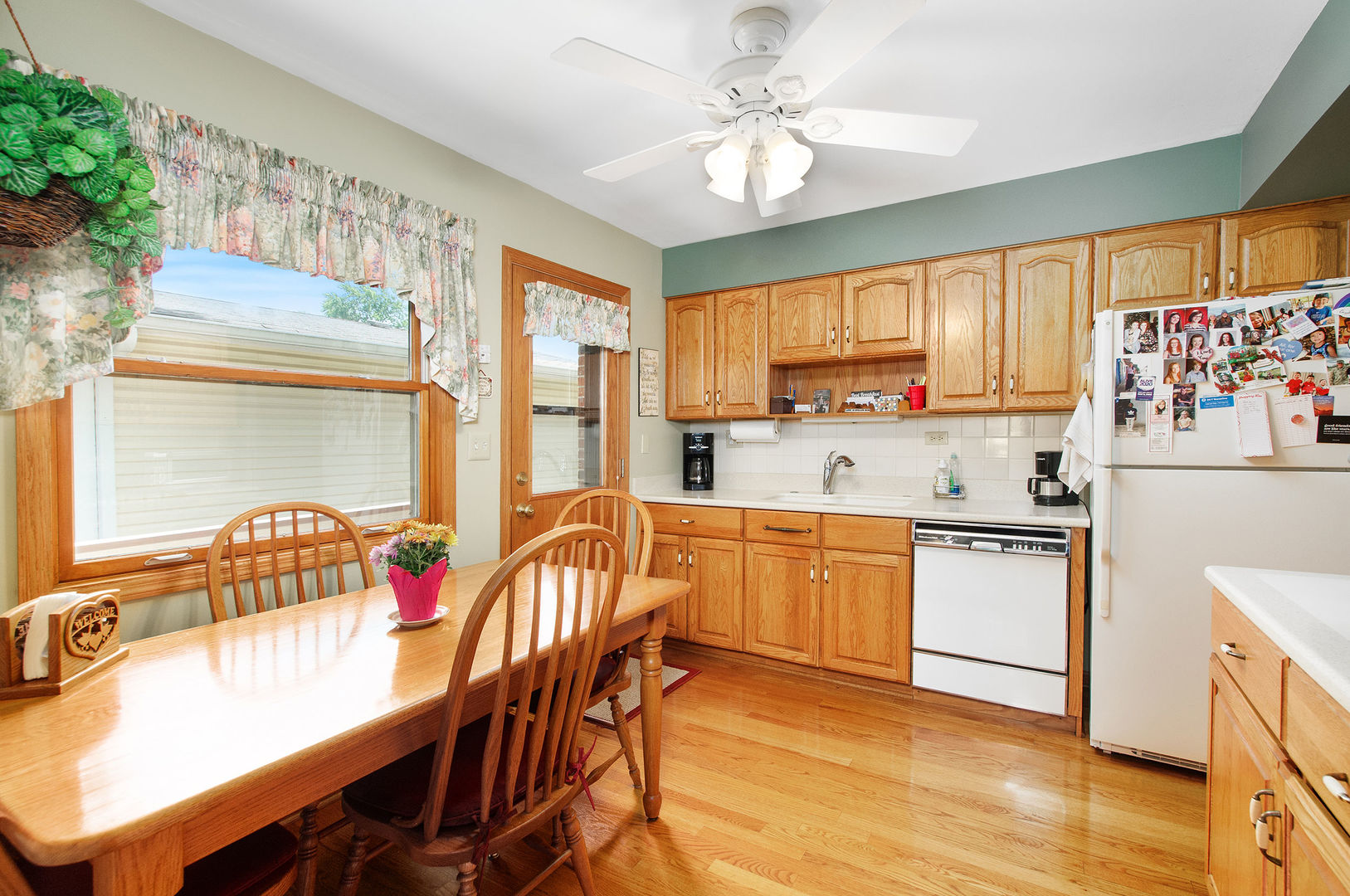 710 W Burning Tree Lane, Arlington Heights, IL 60004
