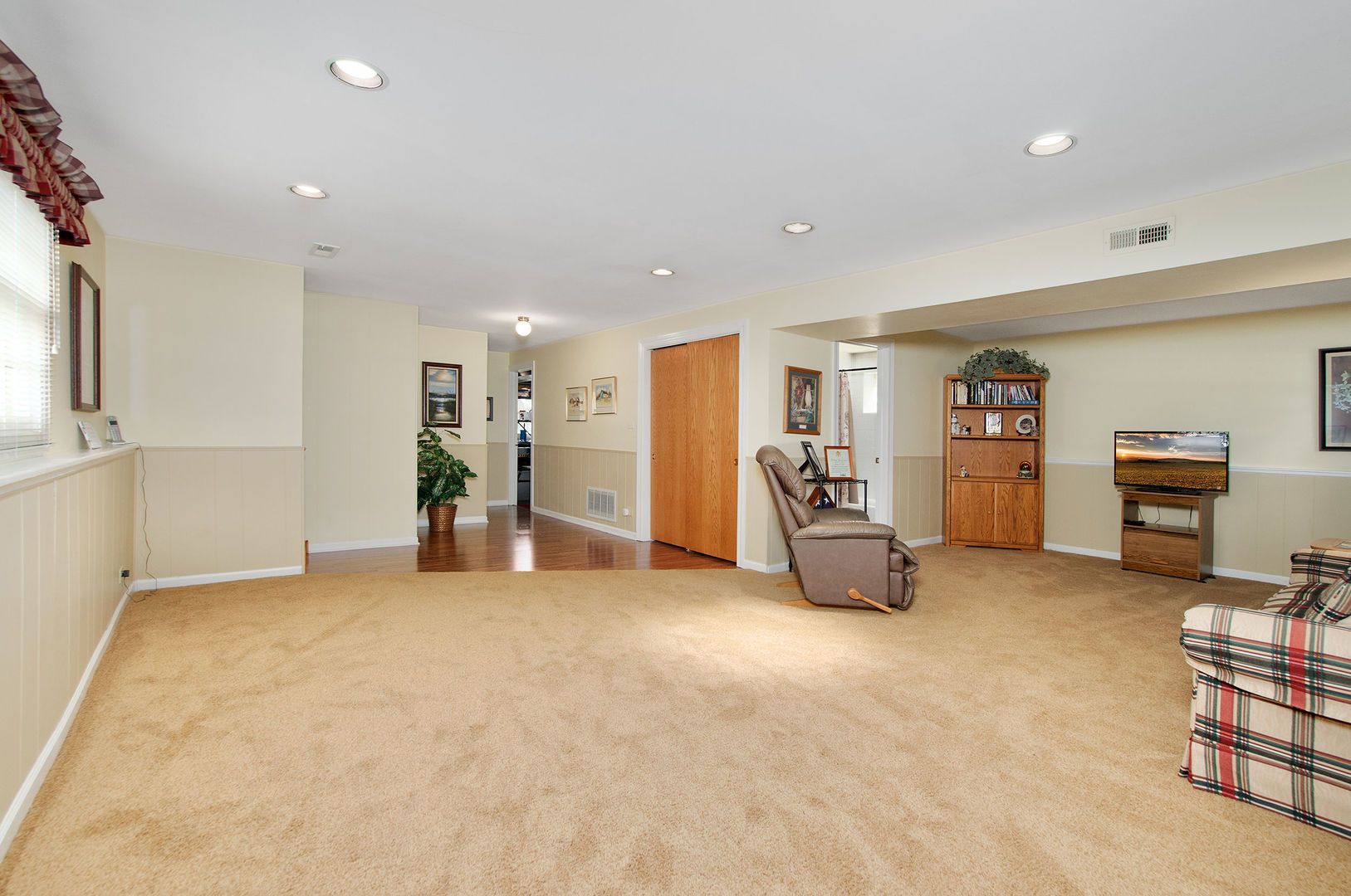 710 W Burning Tree Lane, Arlington Heights, IL 60004