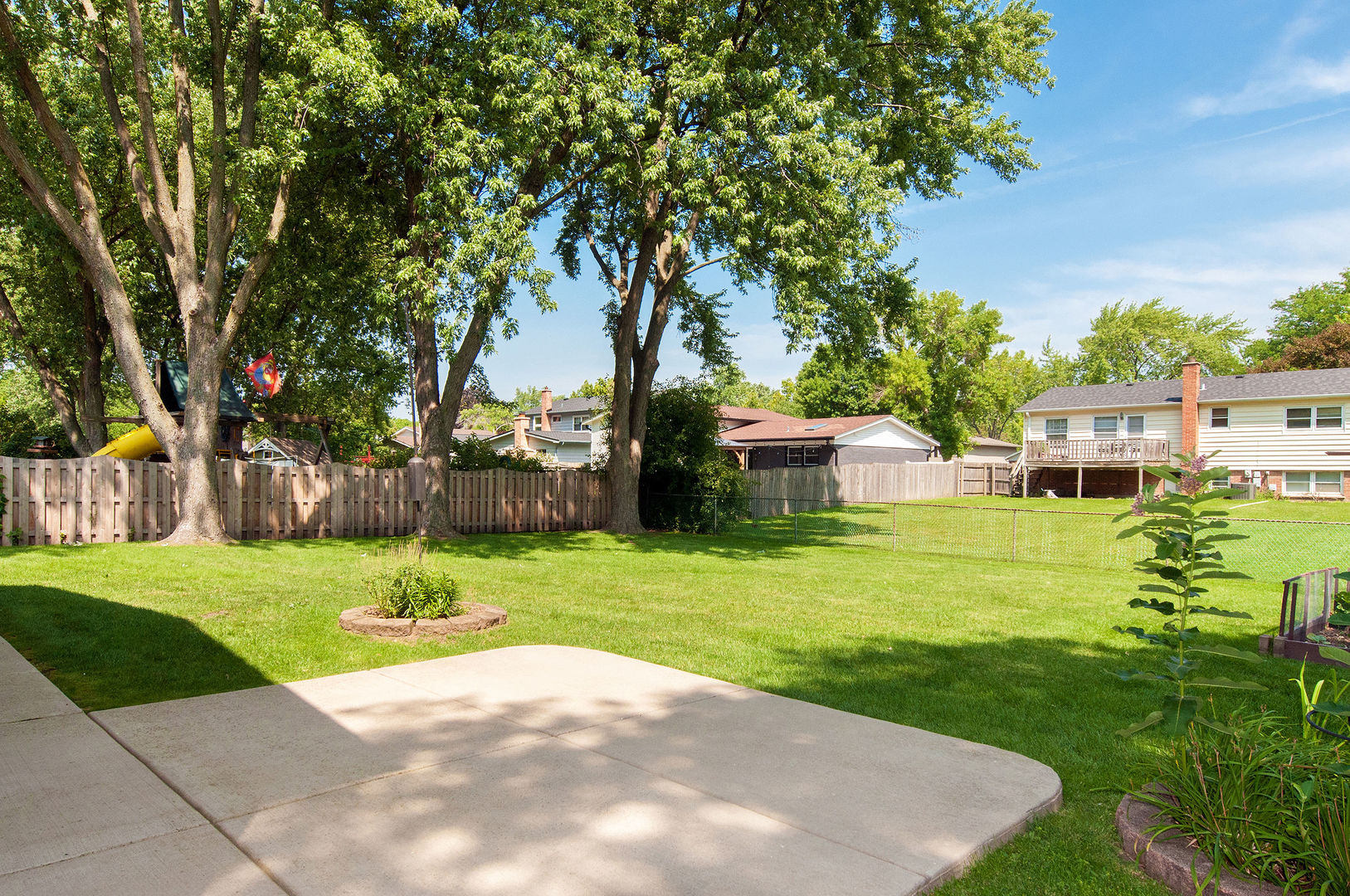 710 W Burning Tree Lane, Arlington Heights, IL 60004