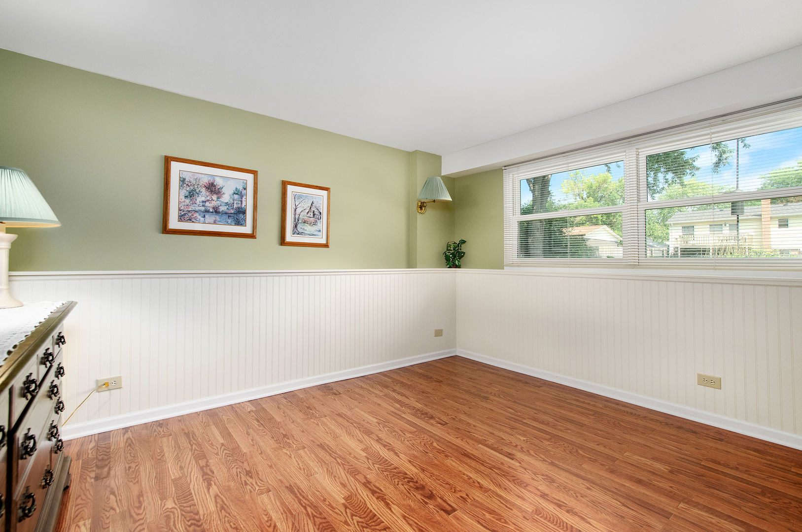 710 W Burning Tree Lane, Arlington Heights, IL 60004
