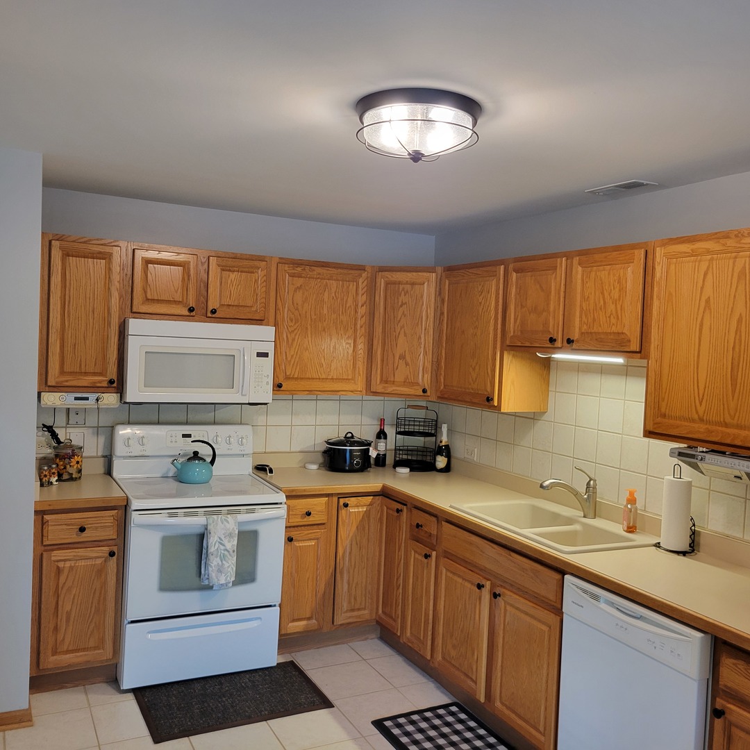 800 Madison Street #2C, Lockport, IL 60441