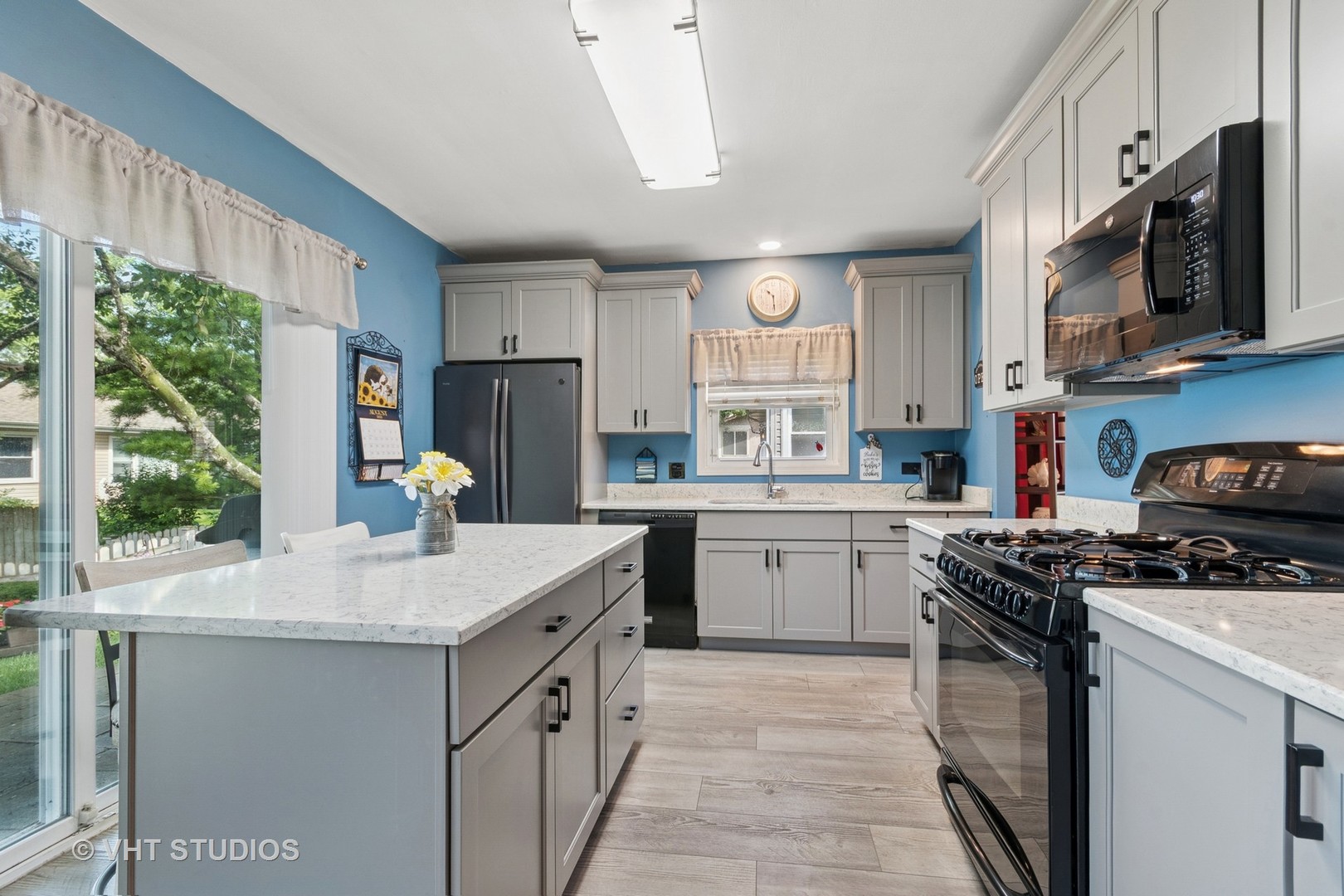213 Plymouth Lane, Bolingbrook, IL 60440