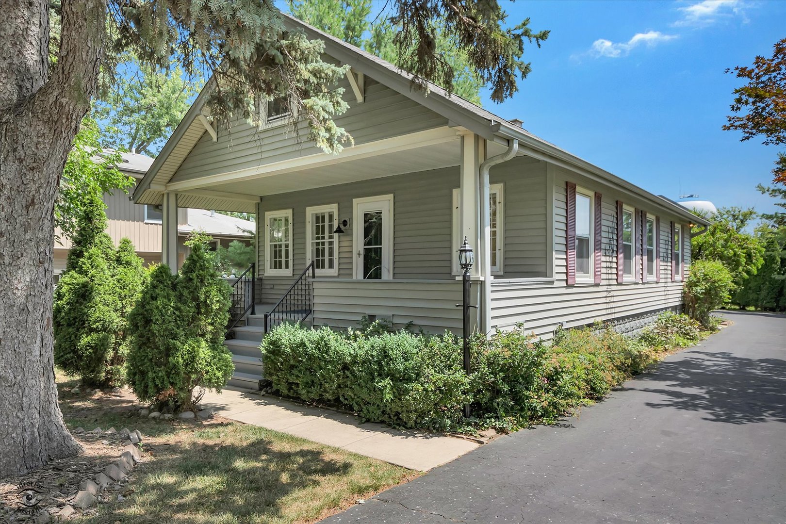 105 Oak Avenue, Westmont, IL 60559
