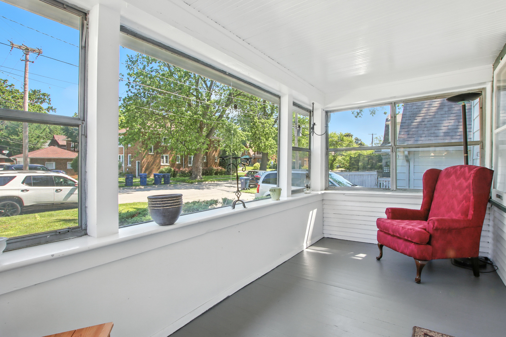 907 W Grove Avenue, Waukegan, IL 60085