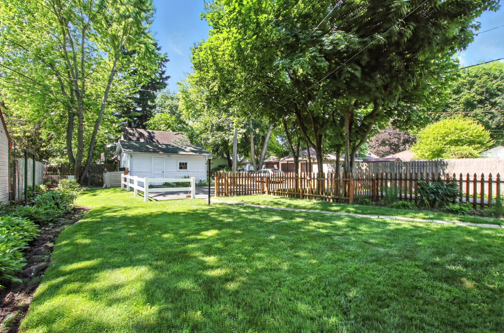 907 W Grove Avenue, Waukegan, IL 60085