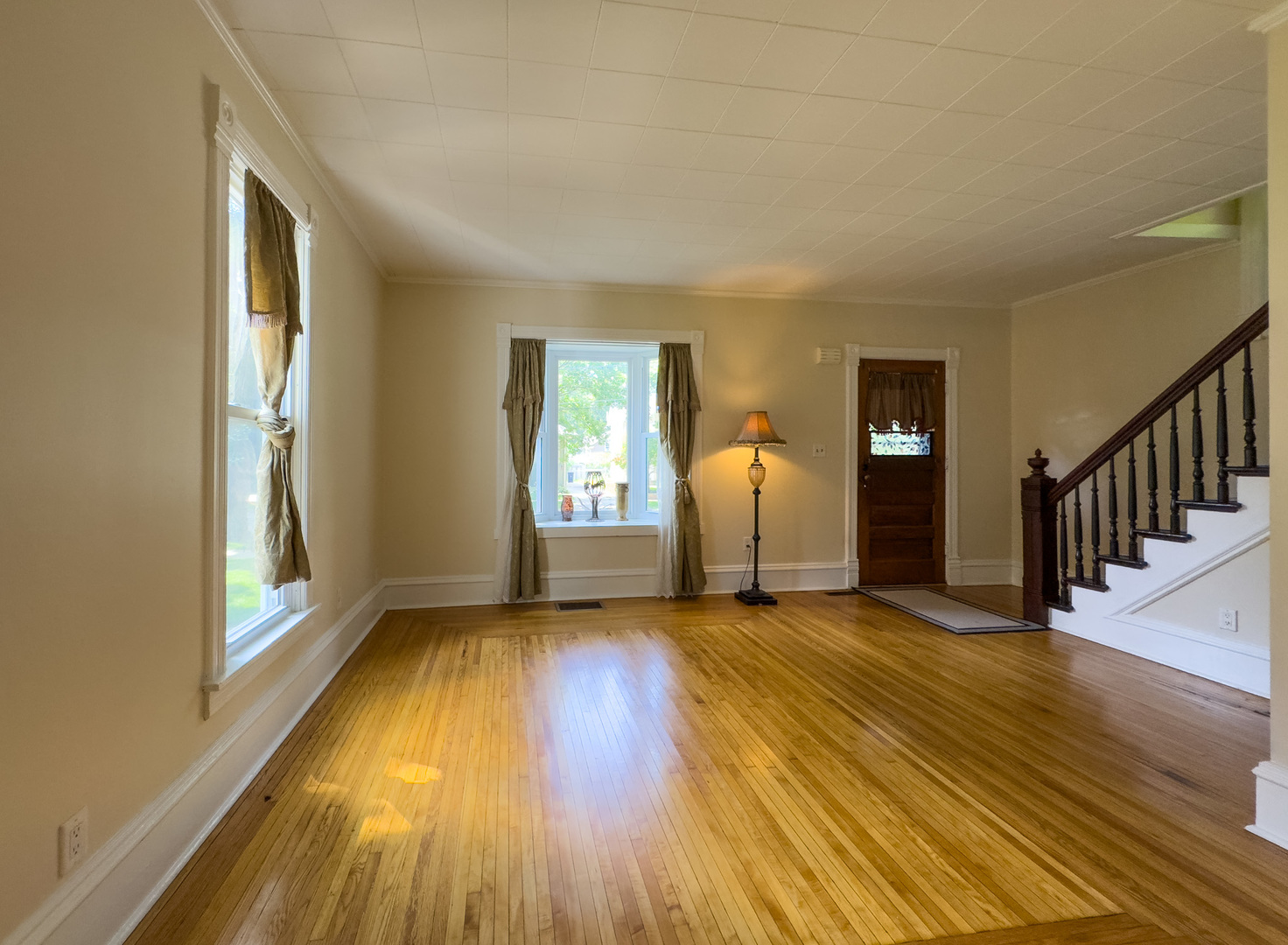 909 BELLEVUE Avenue, Elgin, IL 60120