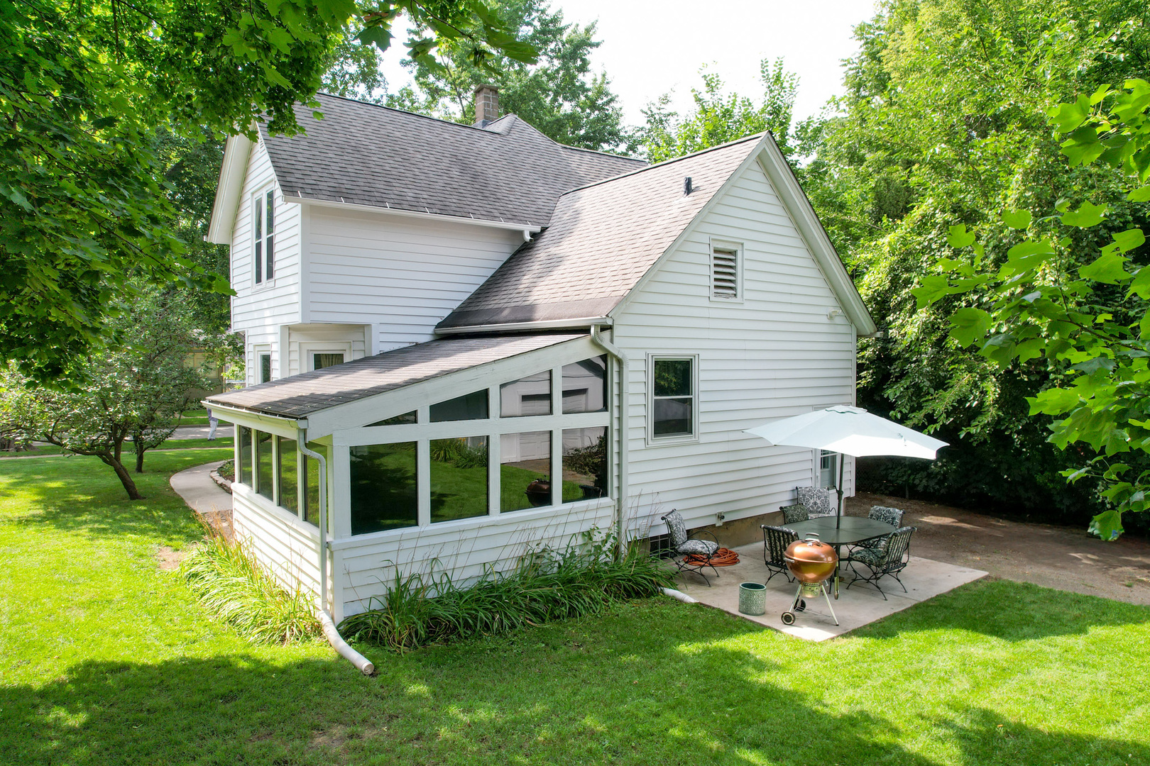 909 BELLEVUE Avenue, Elgin, IL 60120