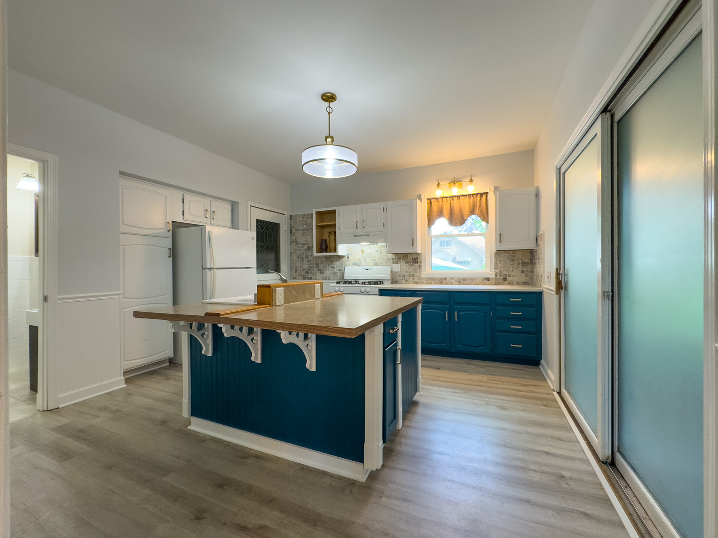 909 BELLEVUE Avenue, Elgin, IL 60120