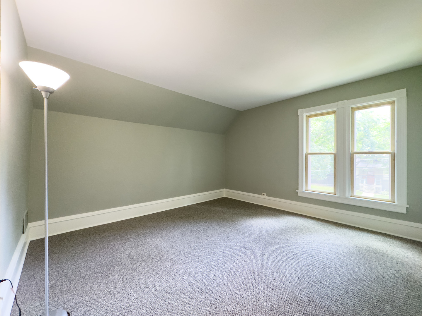 909 BELLEVUE Avenue, Elgin, IL 60120