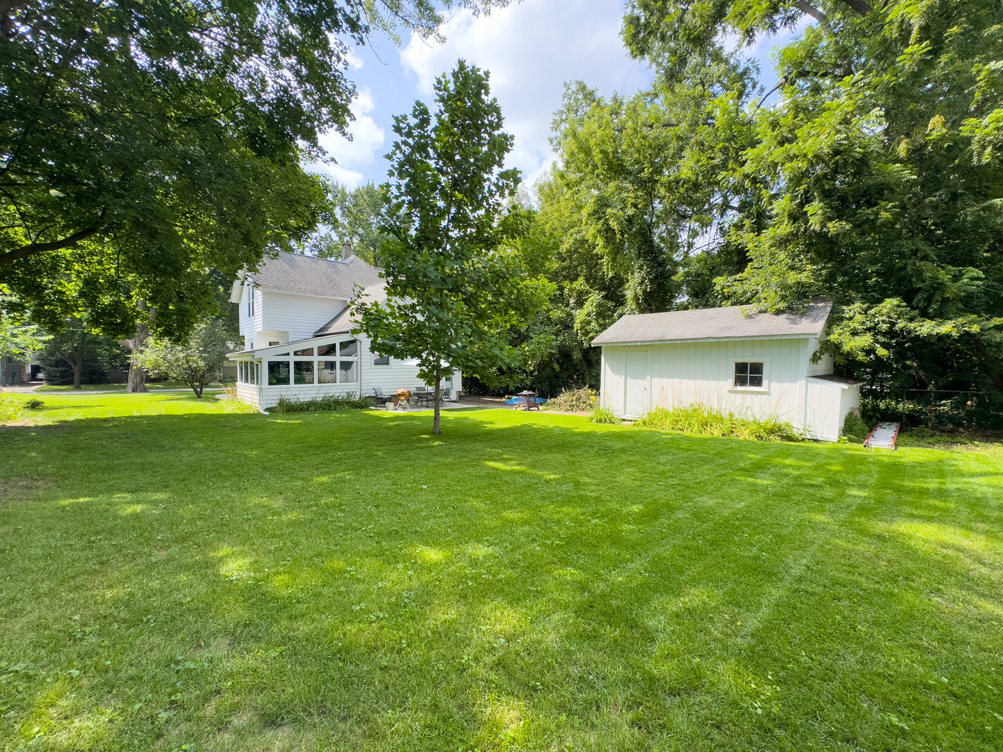 909 BELLEVUE Avenue, Elgin, IL 60120