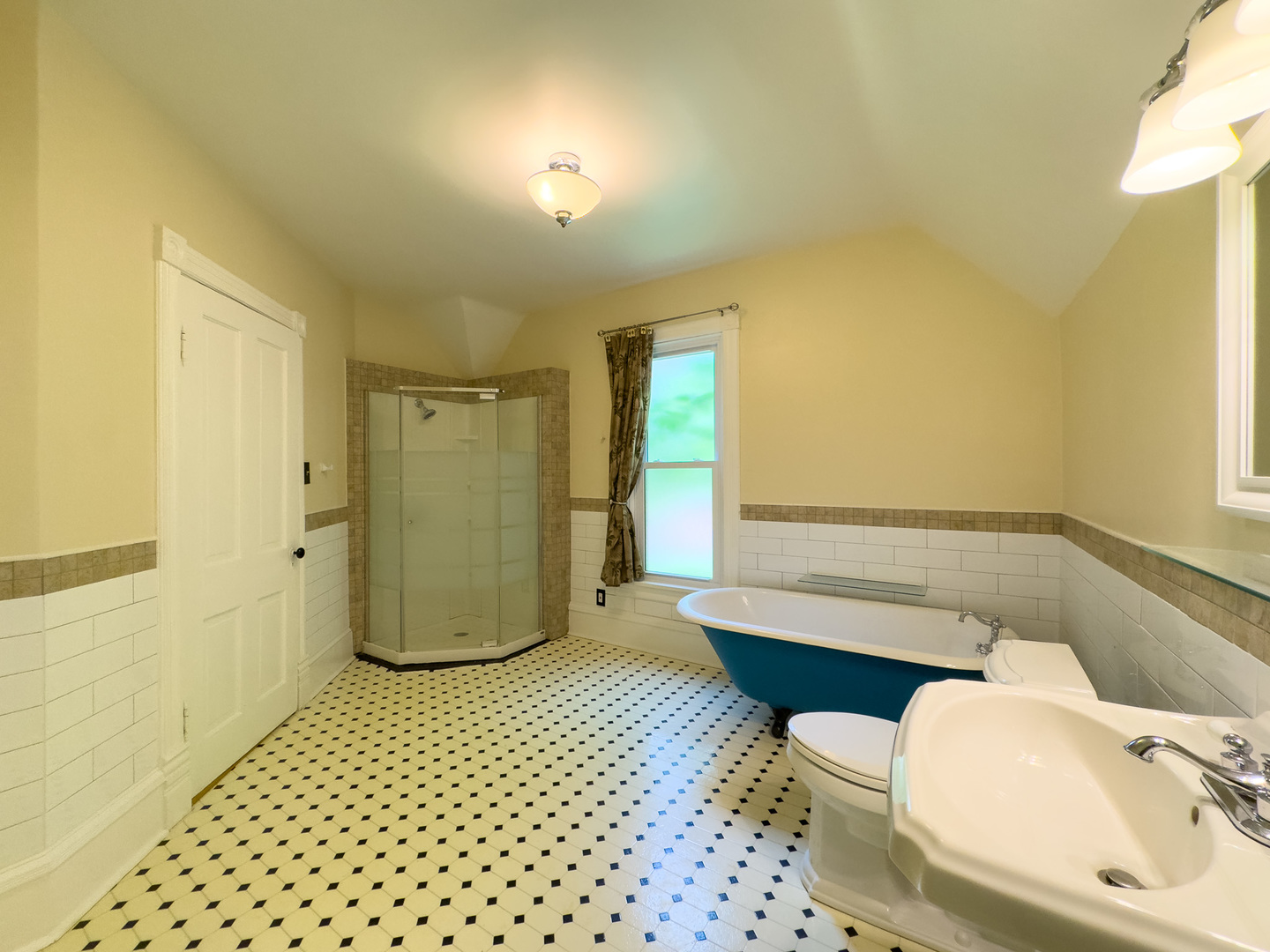 909 BELLEVUE Avenue, Elgin, IL 60120