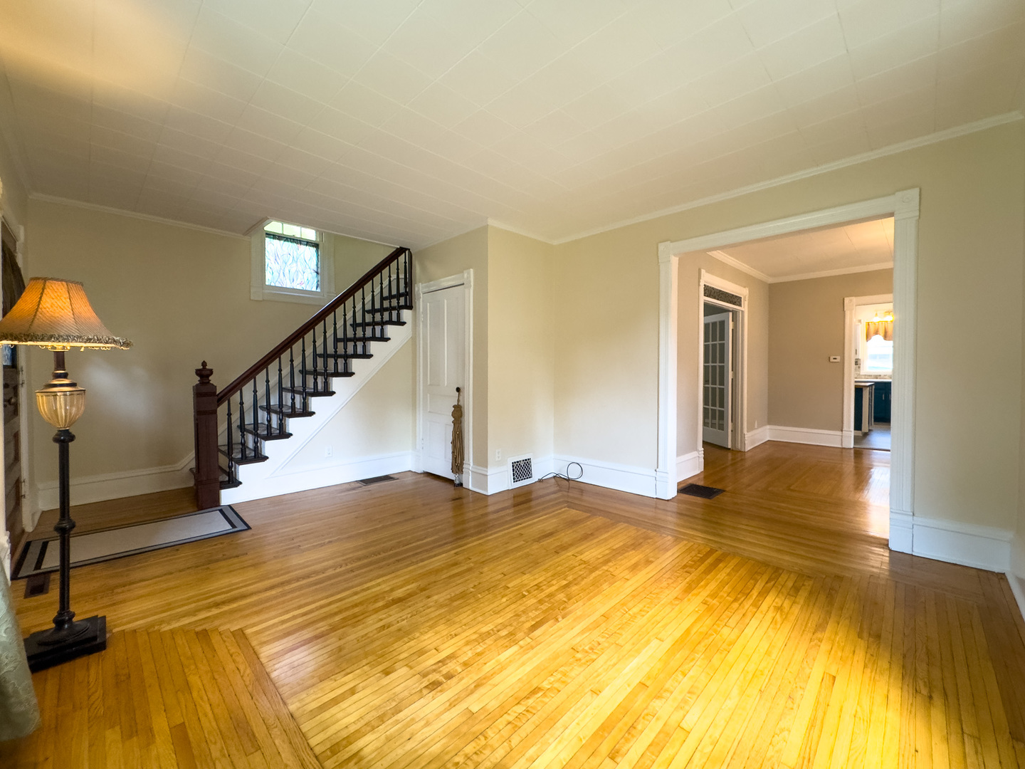 909 BELLEVUE Avenue, Elgin, IL 60120