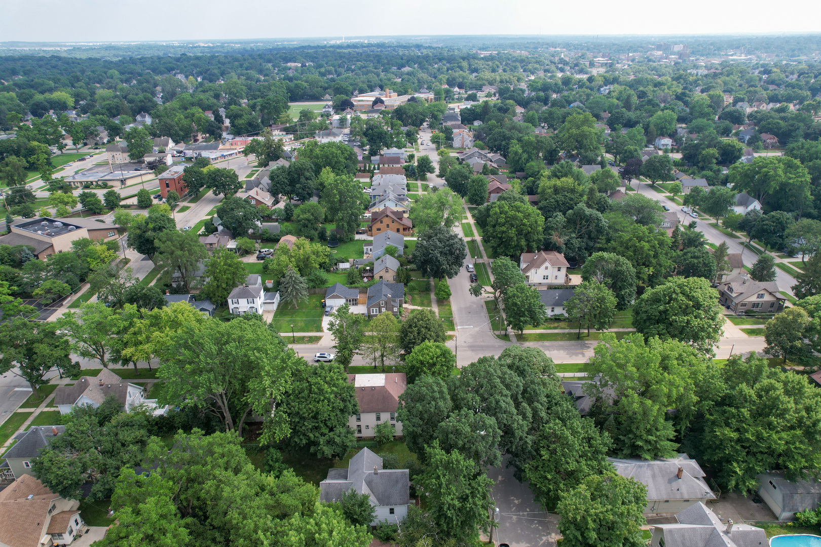 909 BELLEVUE Avenue, Elgin, IL 60120