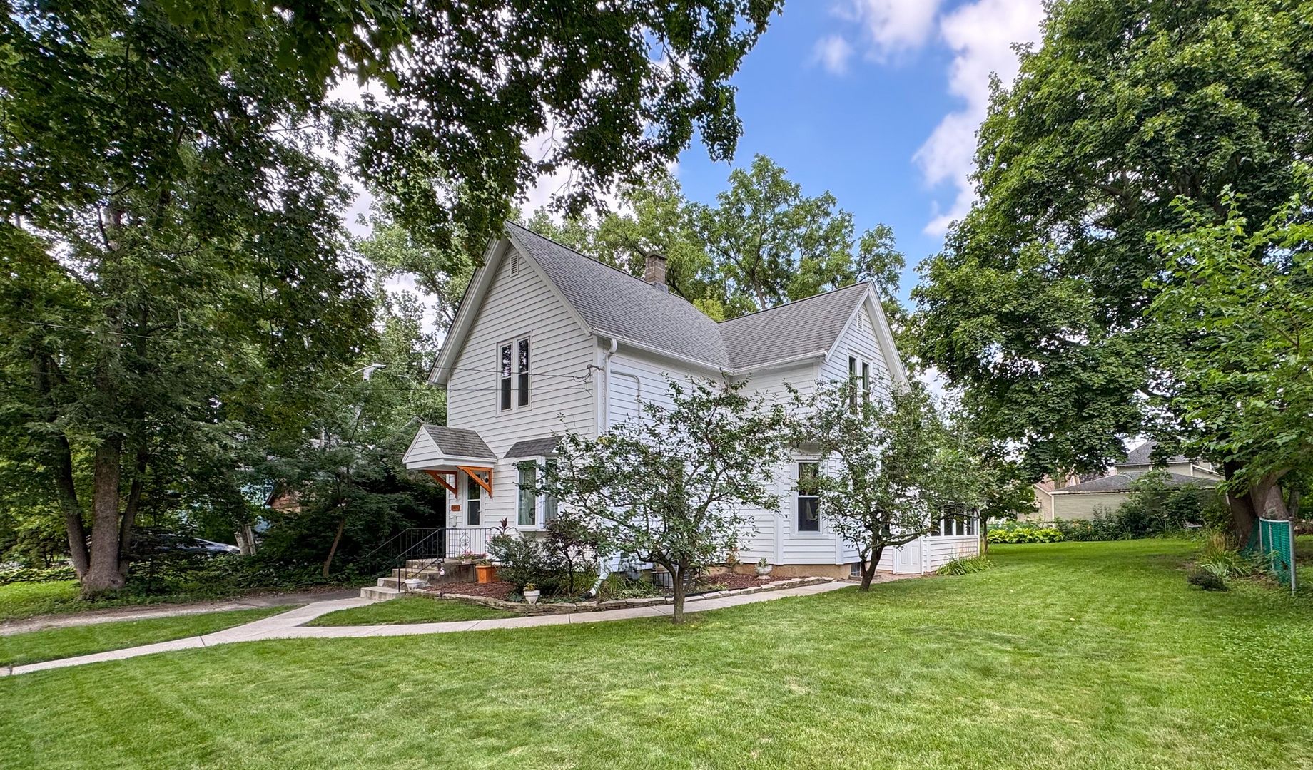 909 BELLEVUE Avenue, Elgin, IL 60120