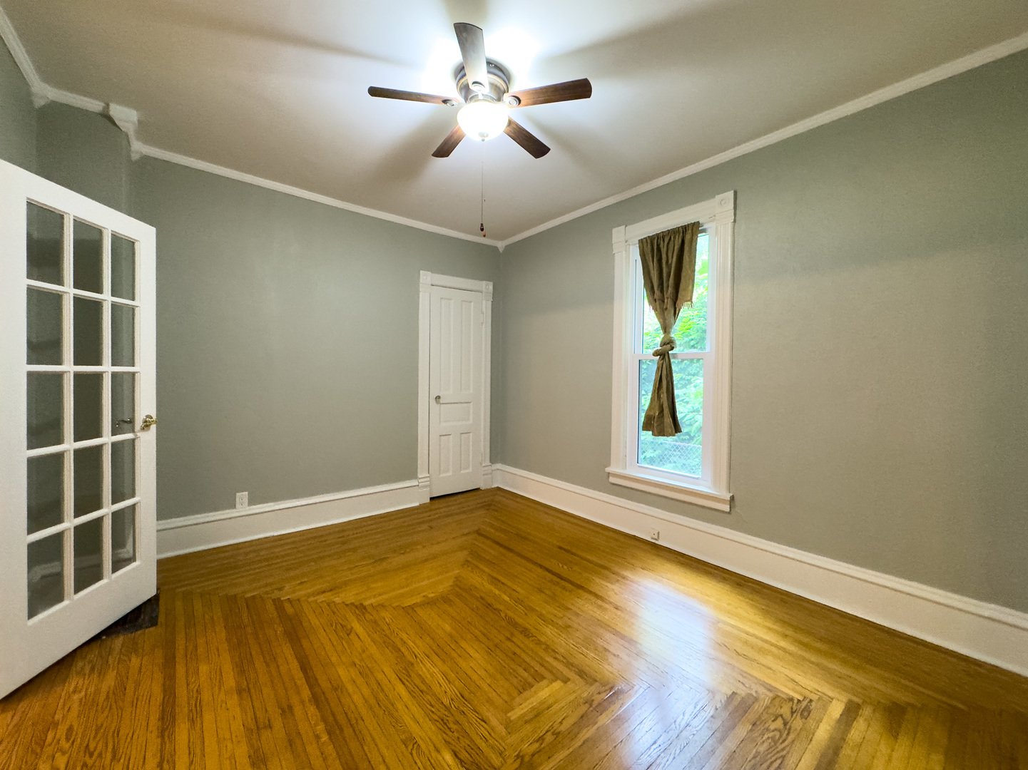 909 BELLEVUE Avenue, Elgin, IL 60120