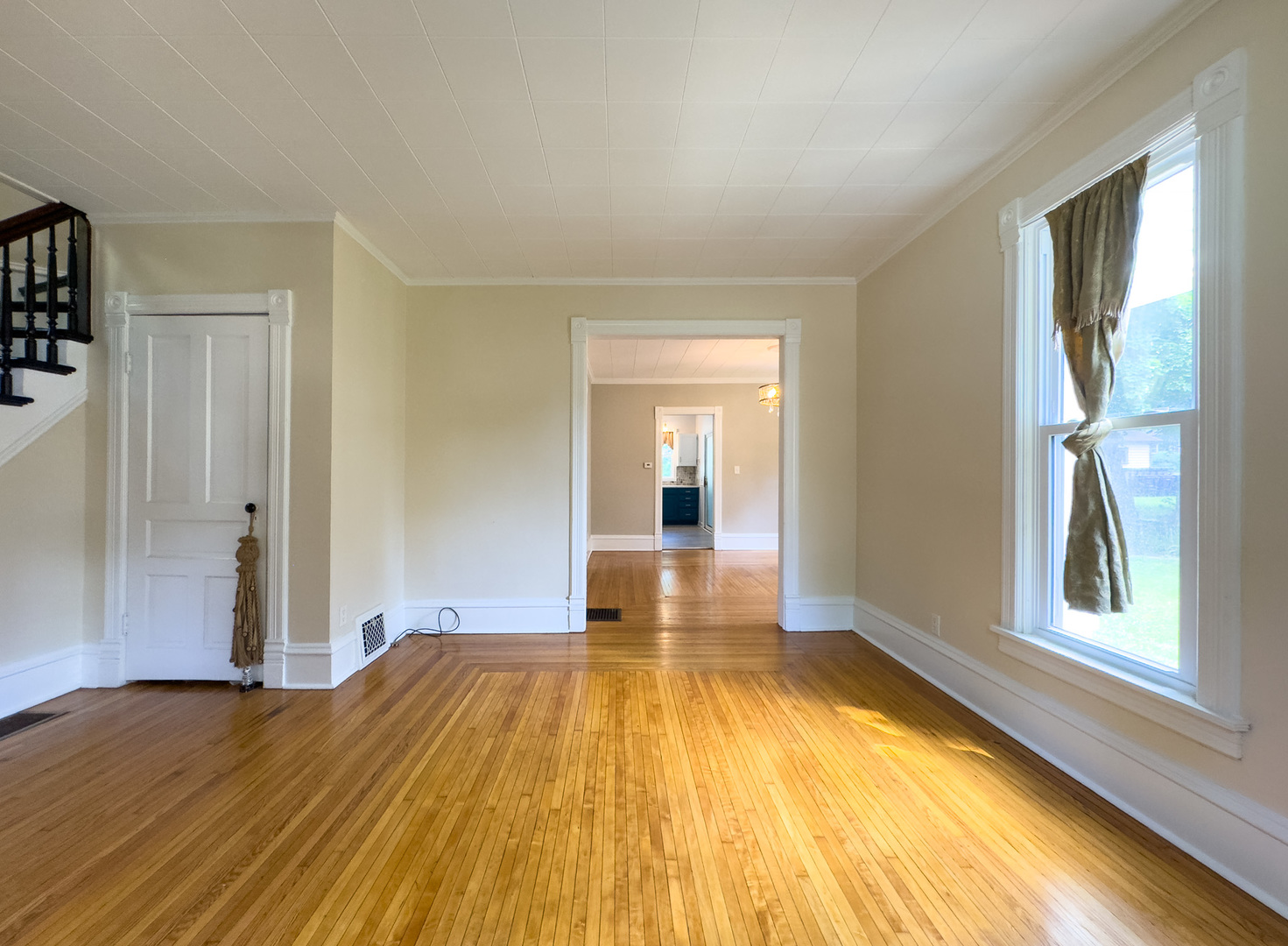 909 BELLEVUE Avenue, Elgin, IL 60120