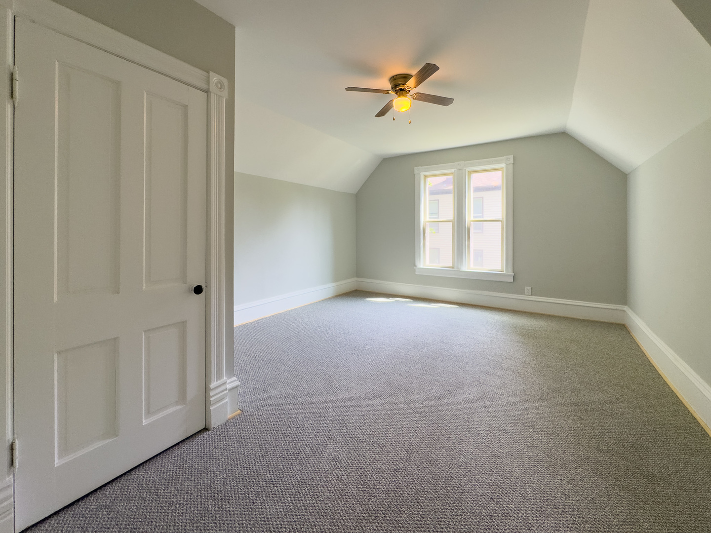 909 BELLEVUE Avenue, Elgin, IL 60120