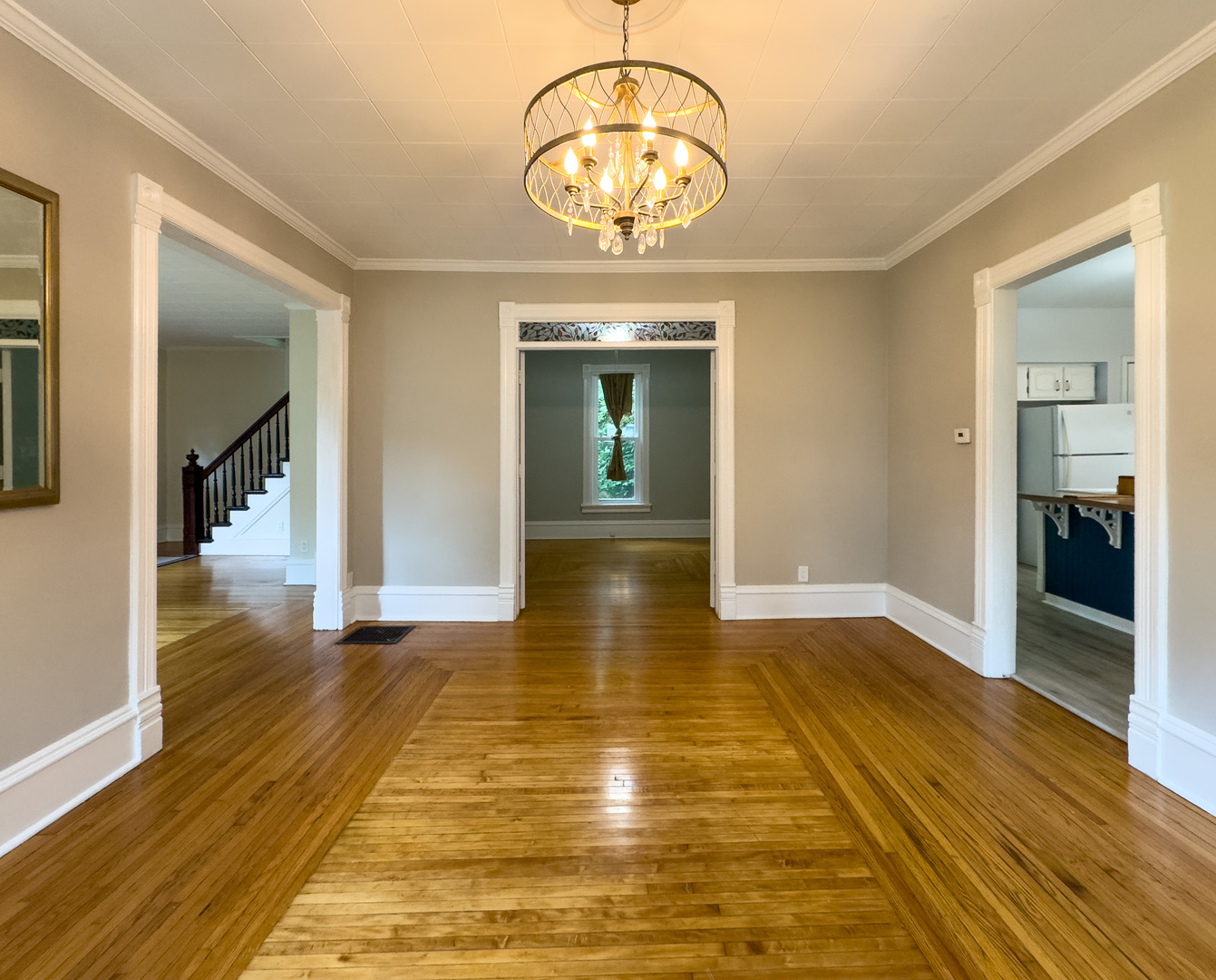 909 BELLEVUE Avenue, Elgin, IL 60120