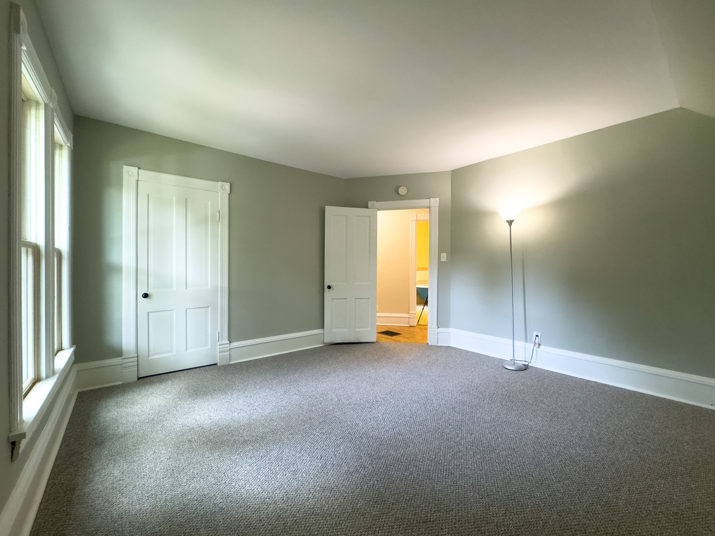 909 BELLEVUE Avenue, Elgin, IL 60120