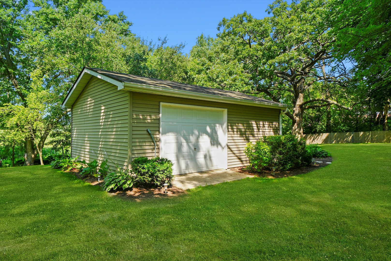 5119 N Ridgeway Road, Ringwood, IL 60072