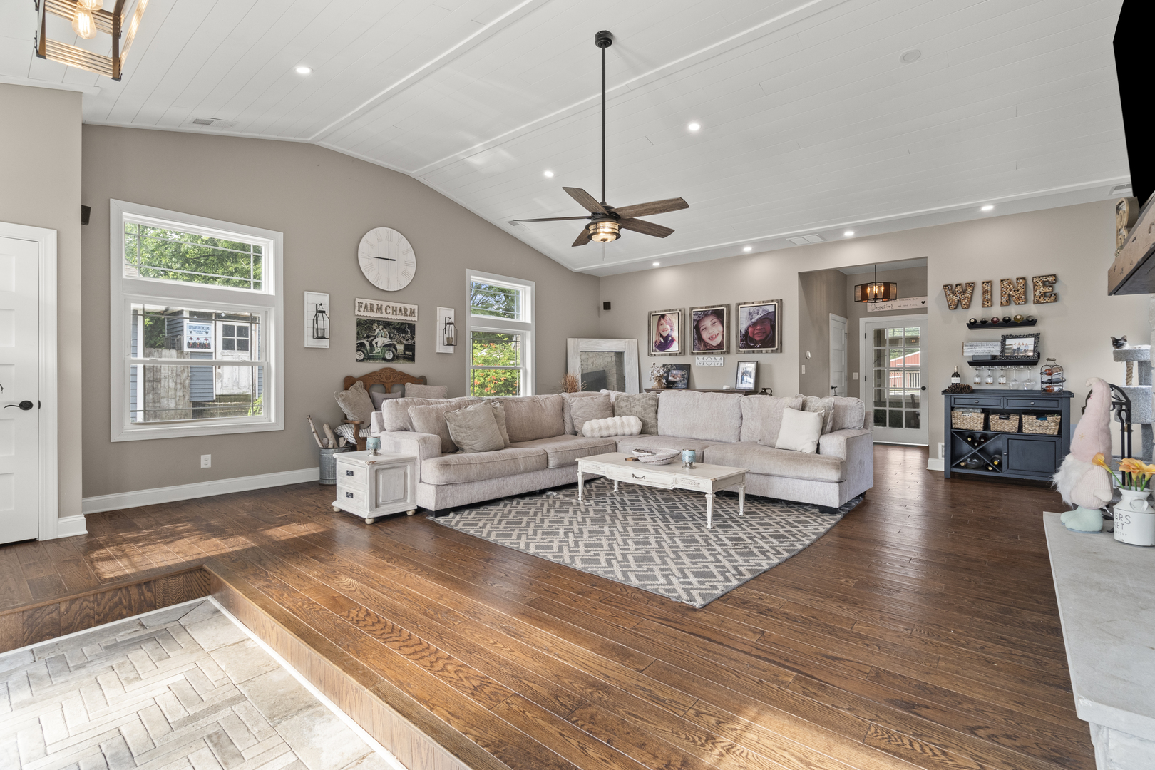 25726 S BLACKBERRY Lane, Channahon, IL 60410