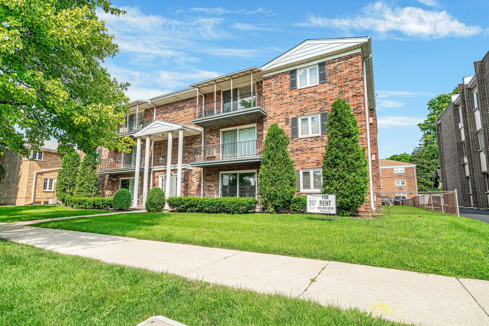 21 S Waiola Avenue #7, La Grange, IL 60525