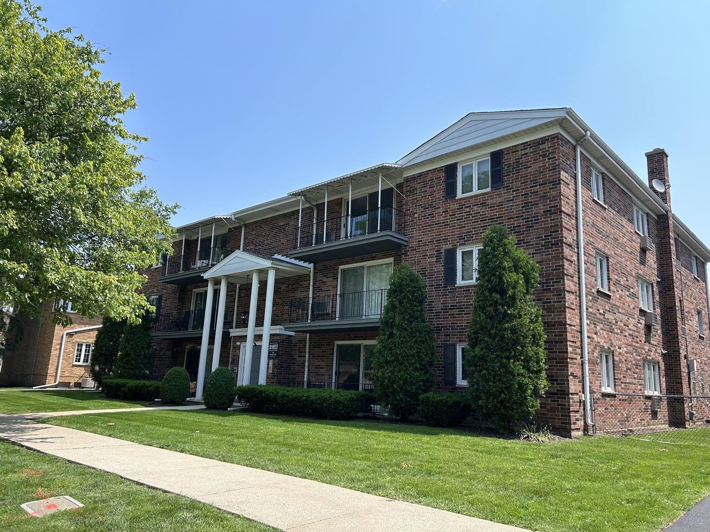 21 S Waiola Avenue #7, La Grange, IL 60525