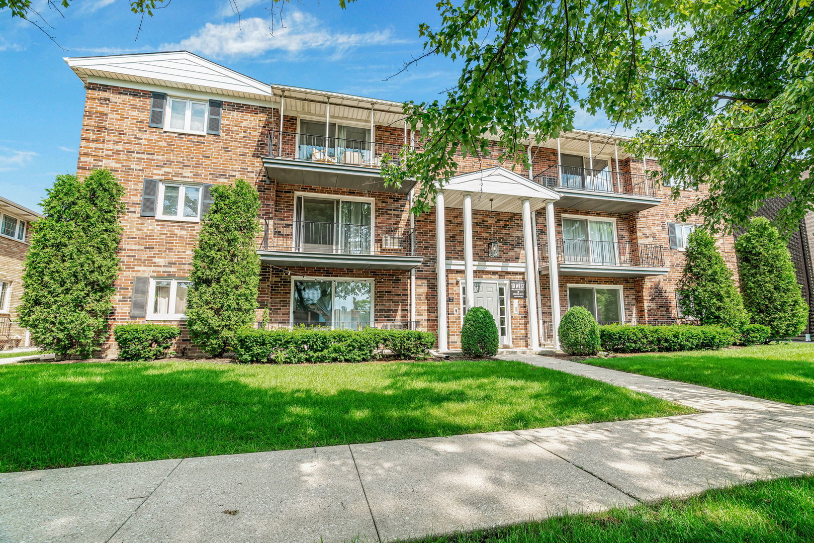 21 S Waiola Avenue #7, La Grange, IL 60525