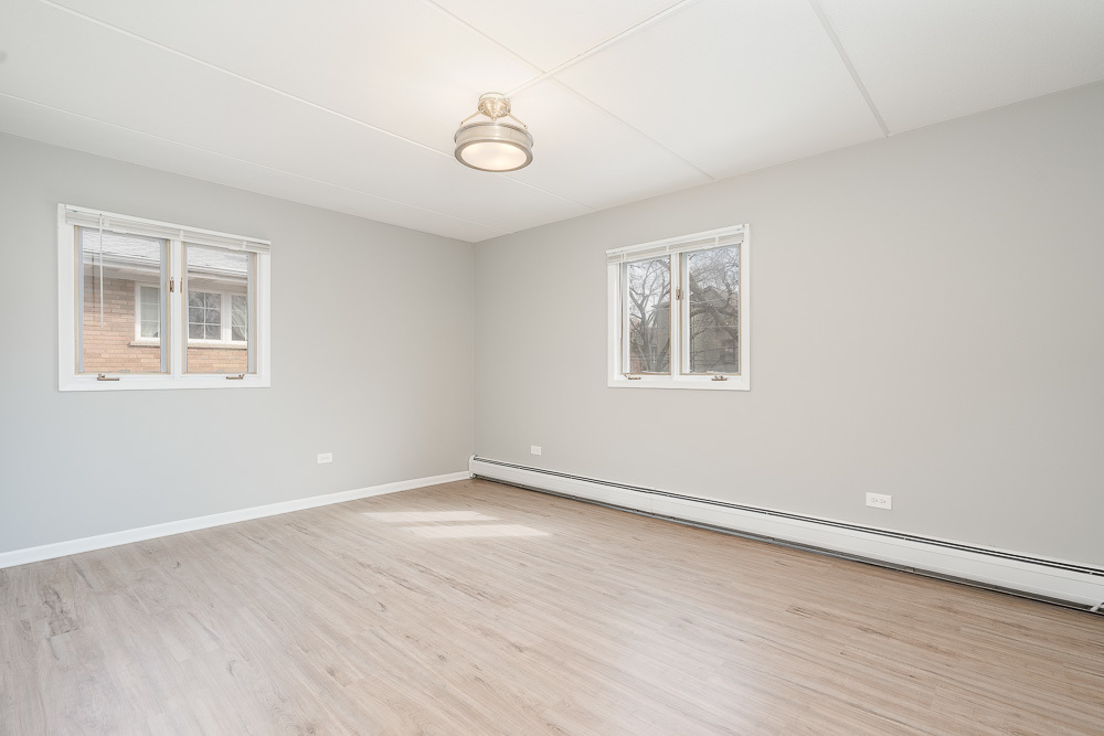 21 S Waiola Avenue #8, La Grange, IL 60525