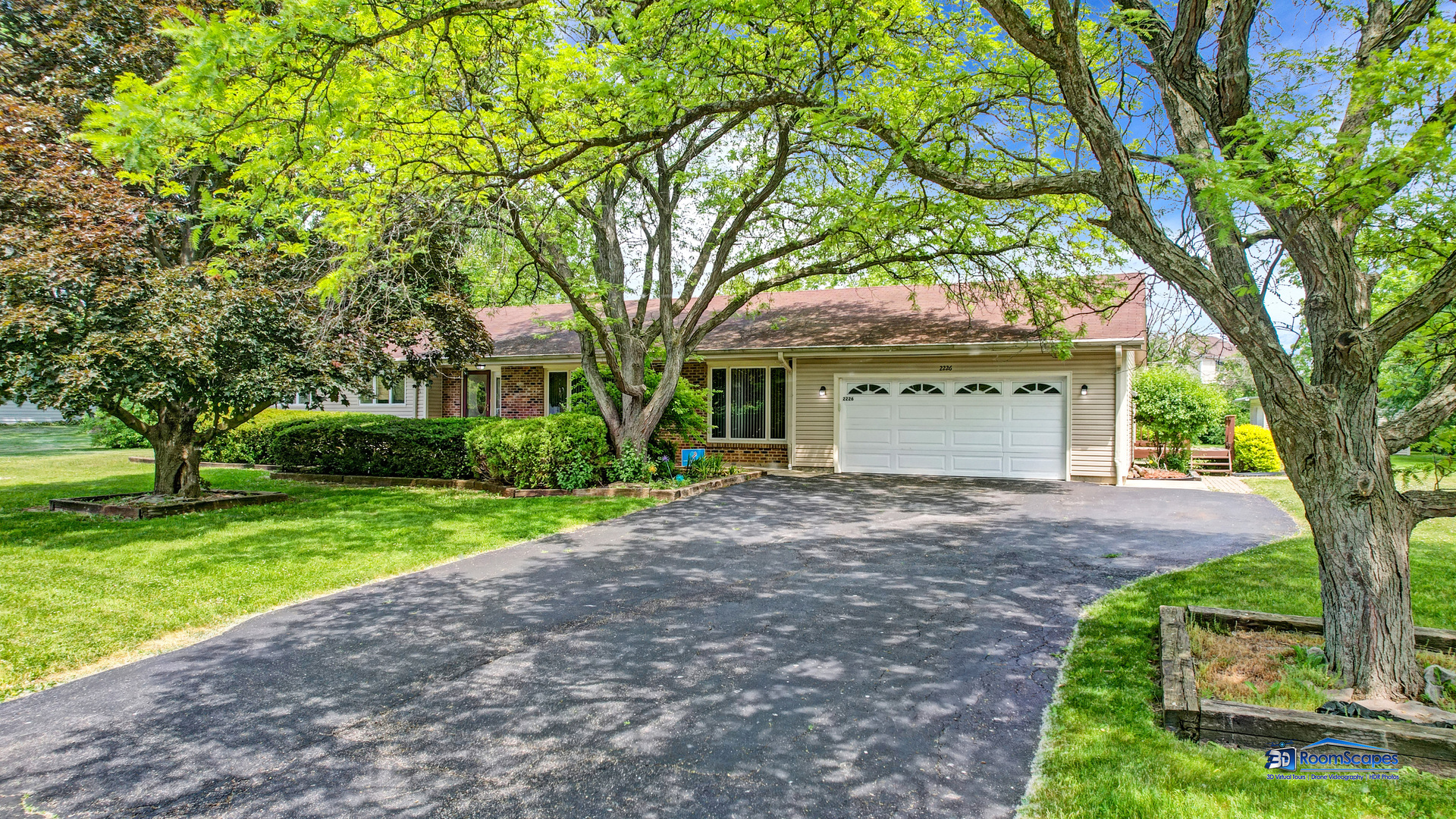2226 Shannondale Road, Green Oaks, IL 60048
