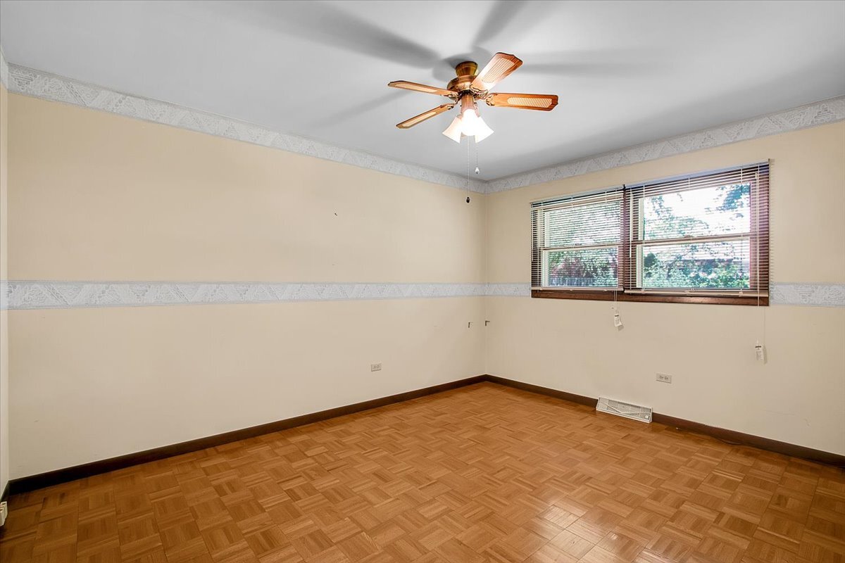 1040 E Grissom Drive, Palatine, IL 60074