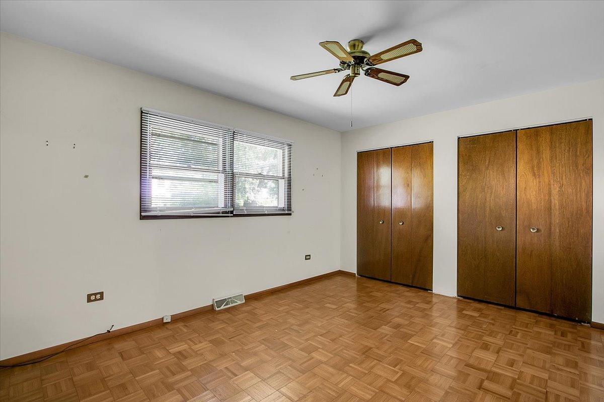 1040 E Grissom Drive, Palatine, IL 60074