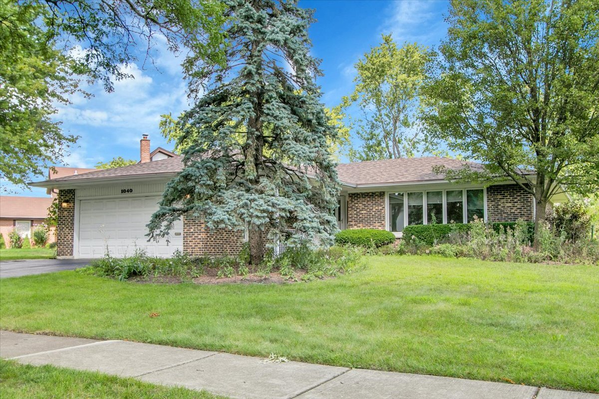1040 E Grissom Drive, Palatine, IL 60074