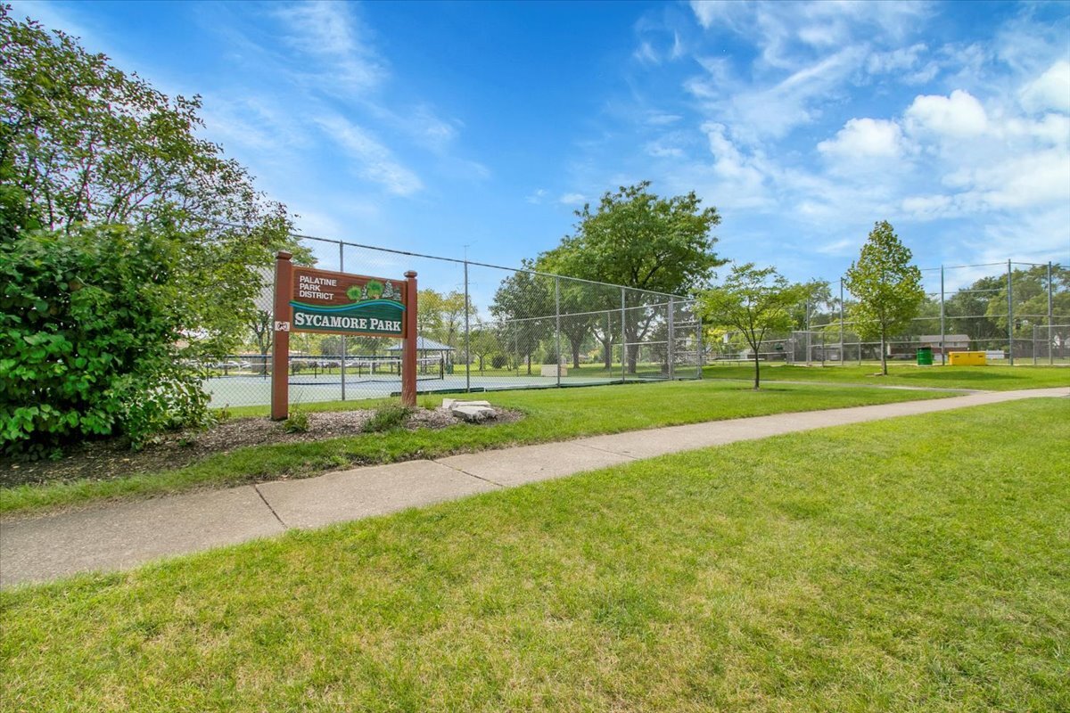 1040 E Grissom Drive, Palatine, IL 60074