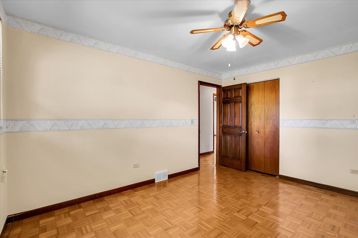 1040 E Grissom Drive, Palatine, IL 60074