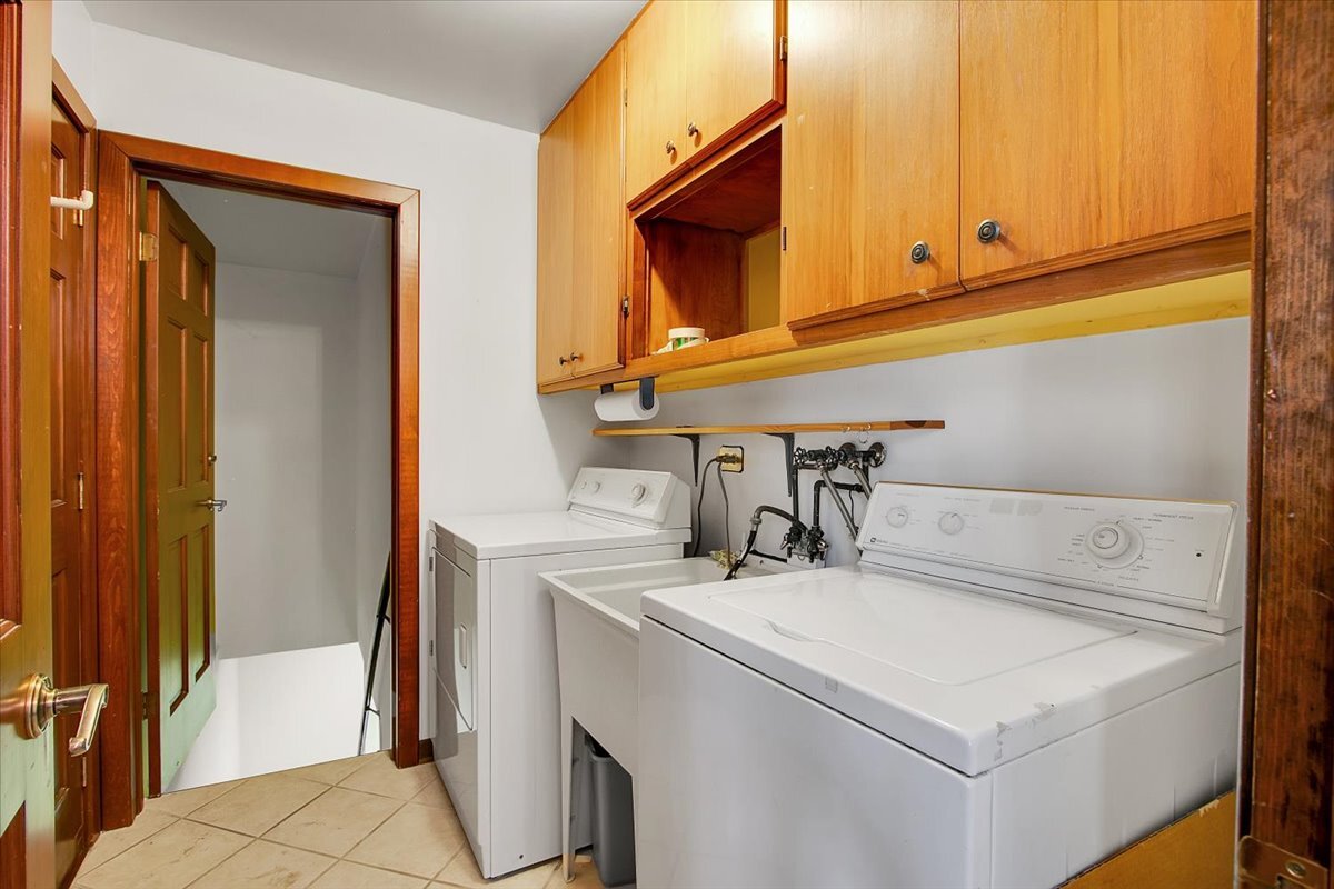 1040 E Grissom Drive, Palatine, IL 60074